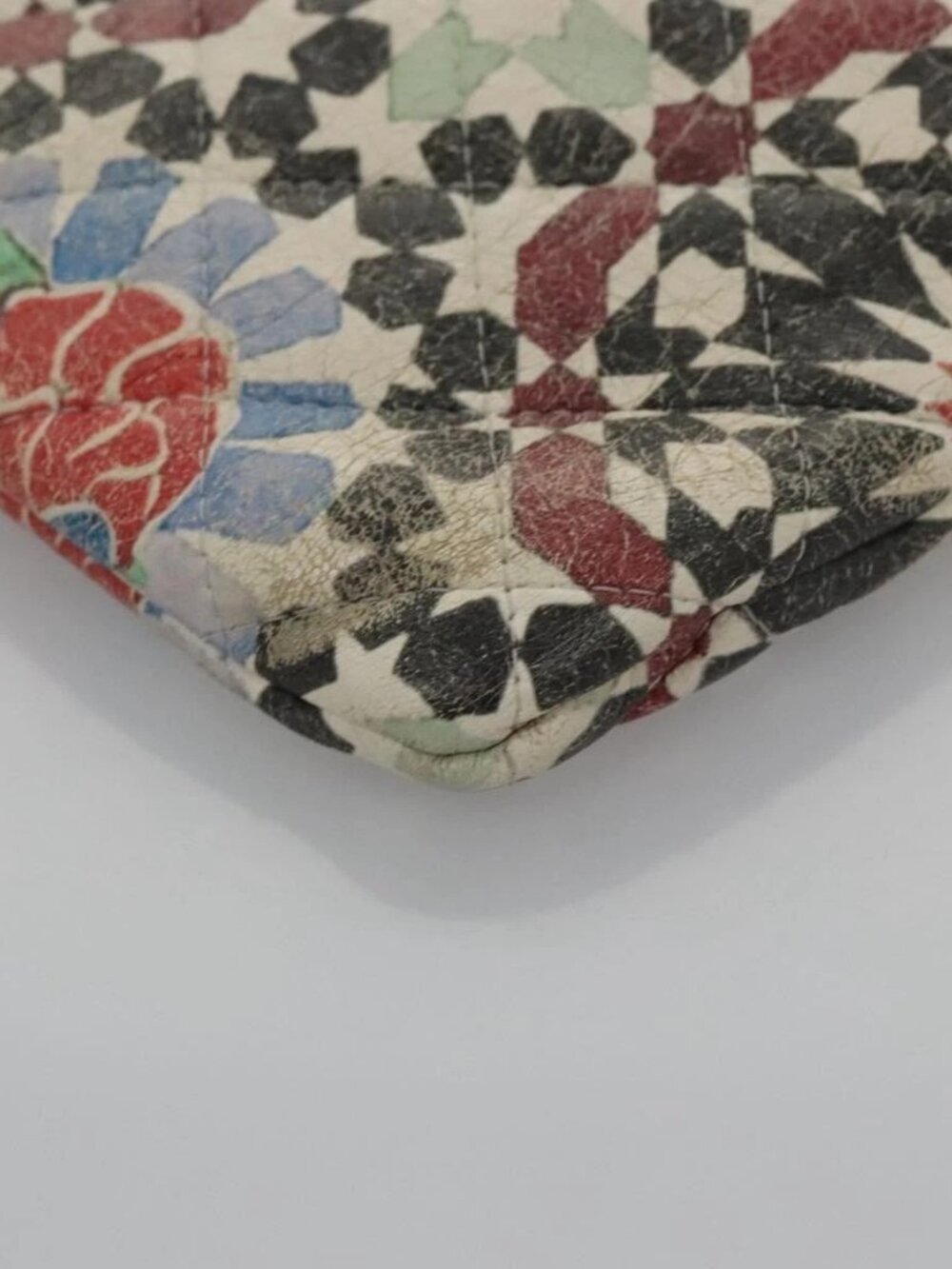 CHANEL Matelasse Clutch Bag Lamb Skin Multicolor CC Auth 112262 - Picture 4 of 16